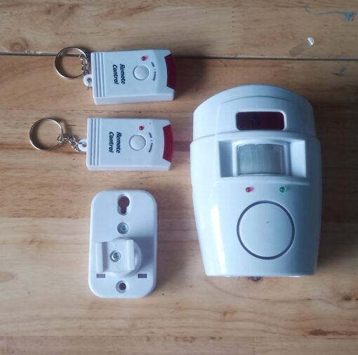 Báo động CHỐNG TRỘM thông minh Mini Alarm 105db cảm biến hồng ngoại có 2 điều khiển từ xa